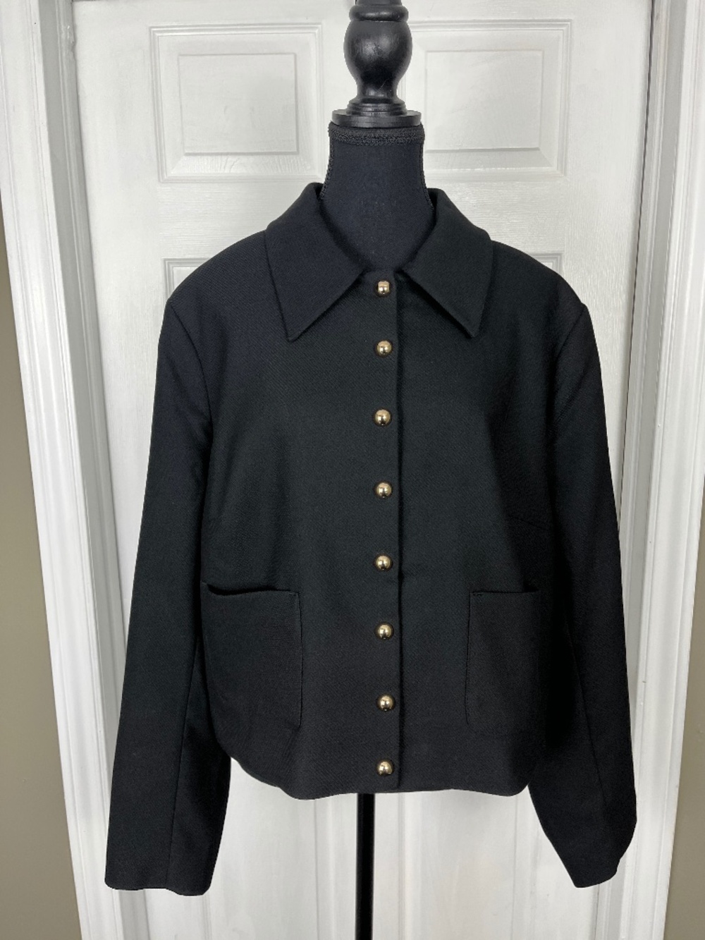 H&M Black Crop jacket Size XL Sharp Classy looking Jacket